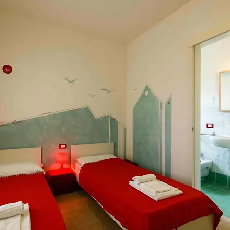 Elegant Ea Bianca 2 Bed Sleeps 6